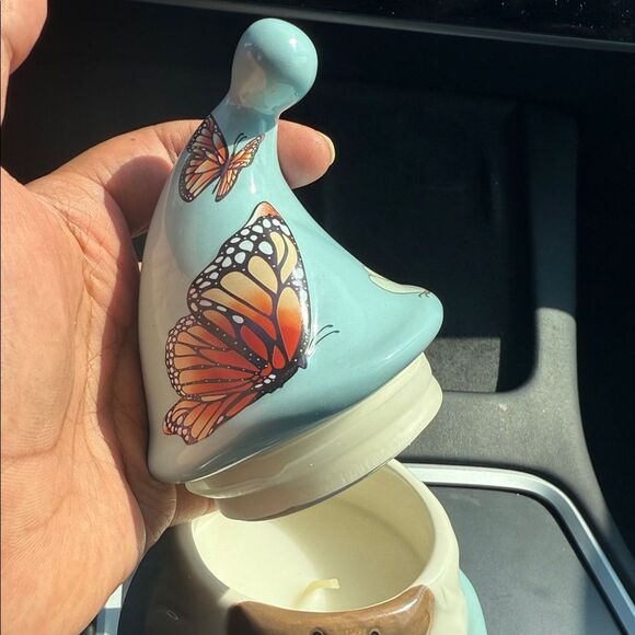 Butterfly Accented Ceramic Gnome Figurine candle NWOB - Picture 3 of 4